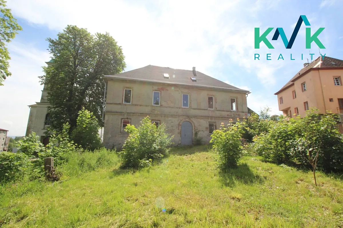 Prodej rodinného domu 360 m², pozemek 635 m²